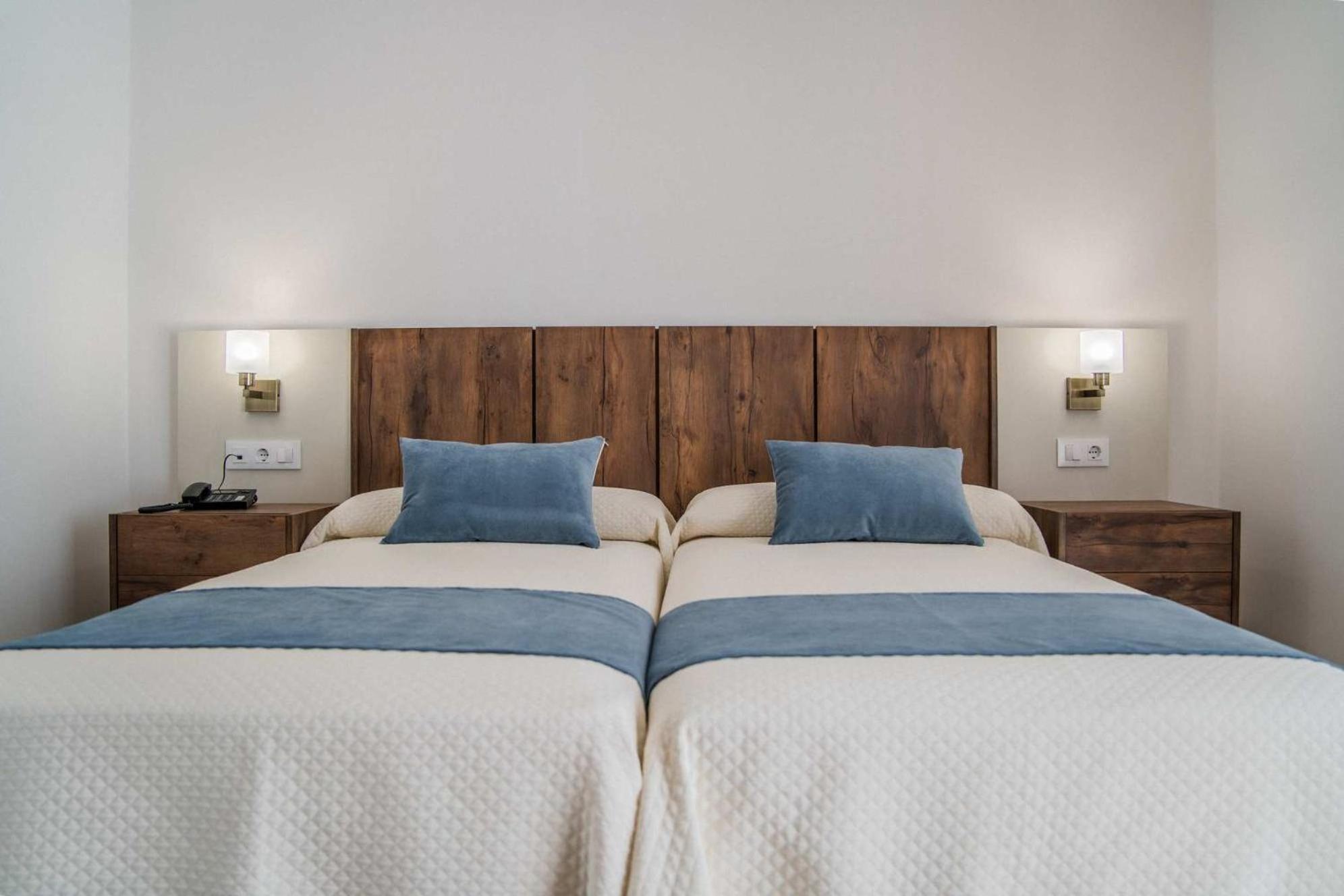 Hotel Rural La Teja Сегура-де-Леон Экстерьер фото